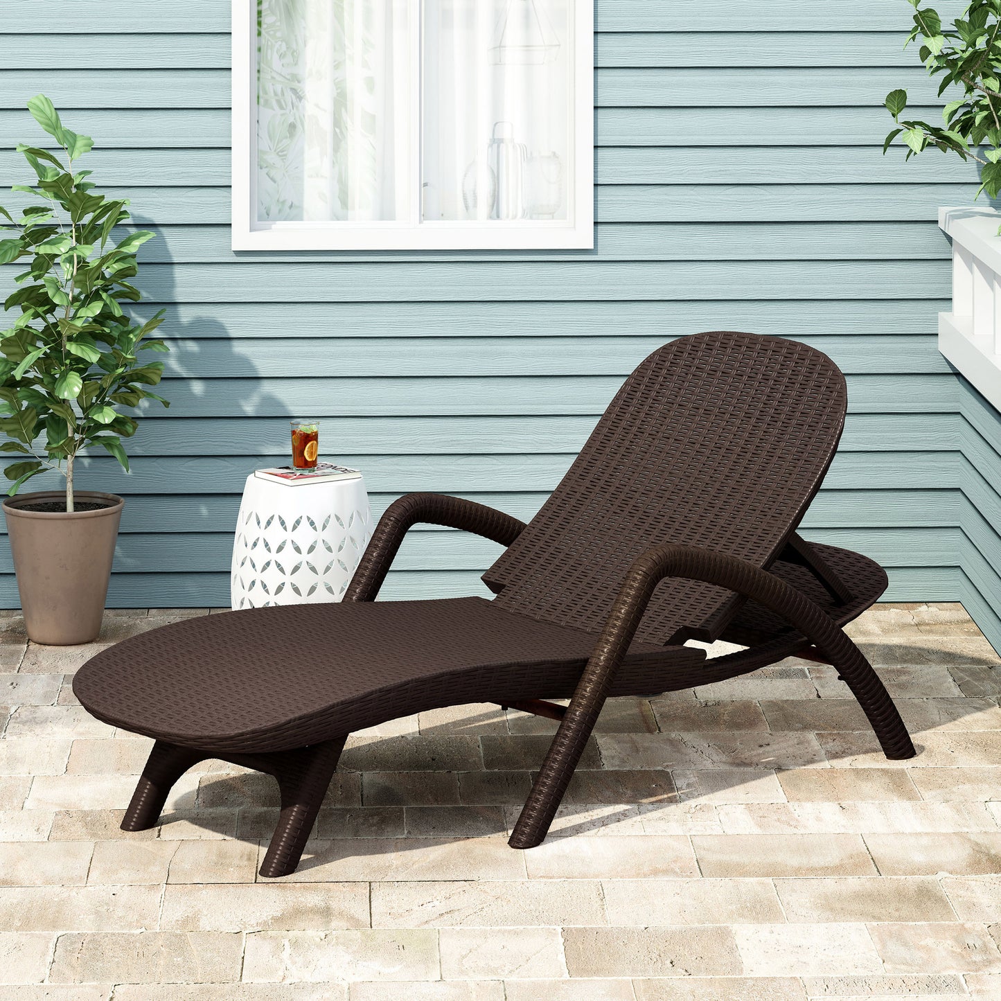 Outdoor Chaise Lounge